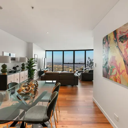Skylight With Free Parking Apartment *