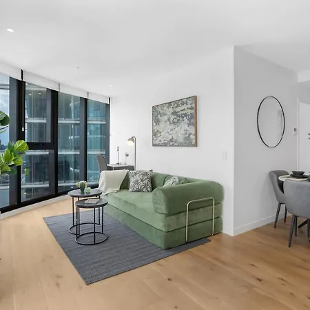 Valley Getaway - Rooftop Pool - Parking - Sleeps 6 Apartment