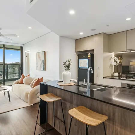 High Rise 2br In Cbd Apartment *
