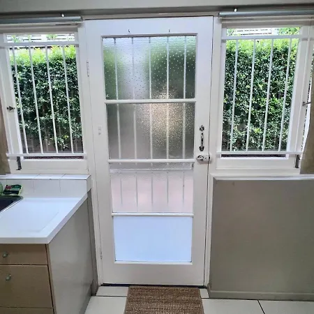 Apartment U5-traditional Qld Unit With Backyard-fresh-quiet Leafy Centre-newac Smarttv