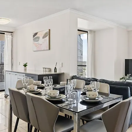 Luxury High Rise 2br In Cbd Apartment