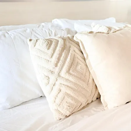 Direct Story Bridge Views - Sleeps 6 - Parking - Apartment Brisbane