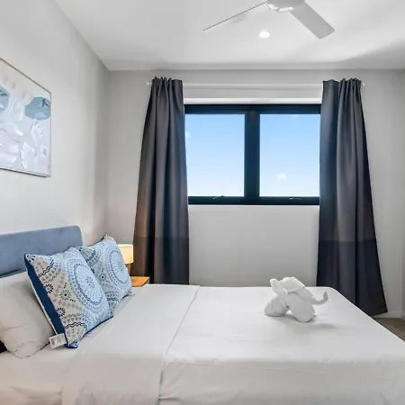 2br Modern With Balcony Great Location Apartment