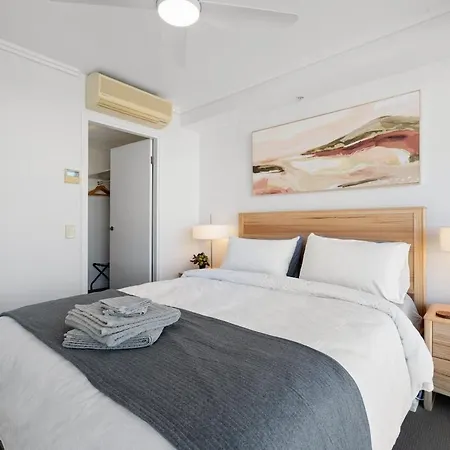 Immaculate Floor Views - 2bed-2bath-1car-pool Apartment