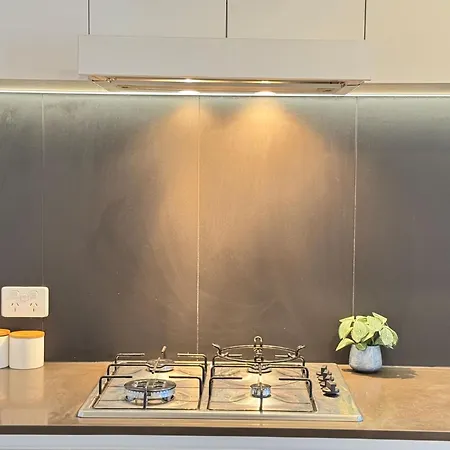 1br One Modern High-rise With Pool & Gym Access Brisbane