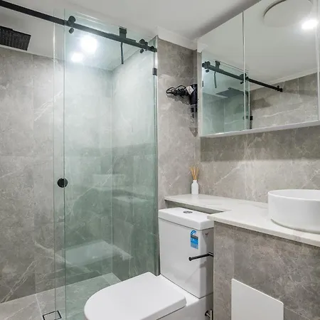 Apartment Skyline Escape - Pool, Gym & Sauna *