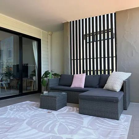 2b2b With Courtyard - Close To Cbd - Free Parking Apartment