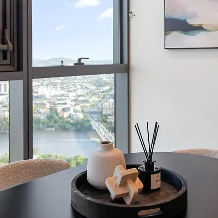 Stylish 1br Retreat With Stunning High-rise Views *