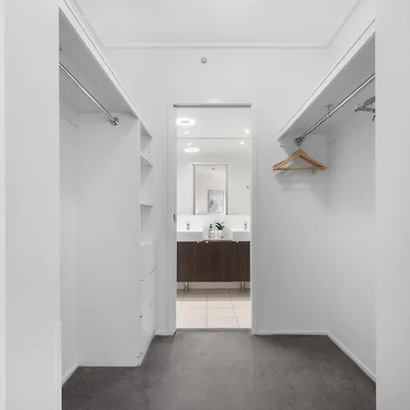 Oaks Panoramic 2br With Pool, Parking, Gym Apartment