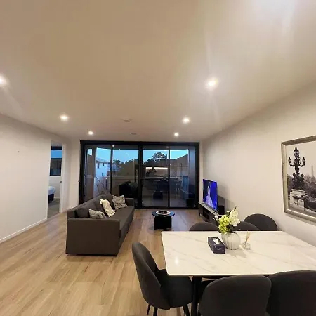 Riverside Modern 2br East With Parking