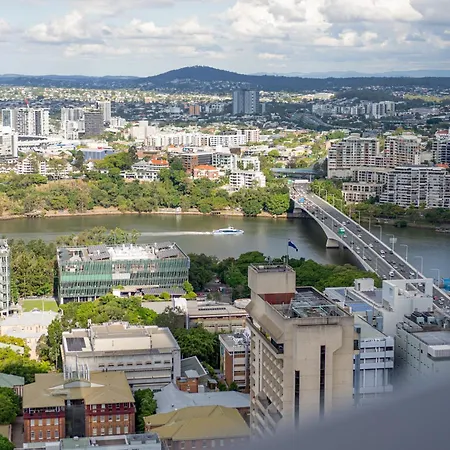 1bedroom Sip In Style In Queens Wharf - Level 33 With And River View Apartment