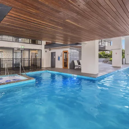 Stylish 2-bed In South