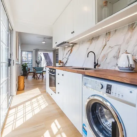Stylish, Spacious Retreat With Plunge Pool - Casa Cranbrook
