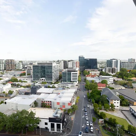 Modern Pad, 1-min To Showgrounds Brisbane