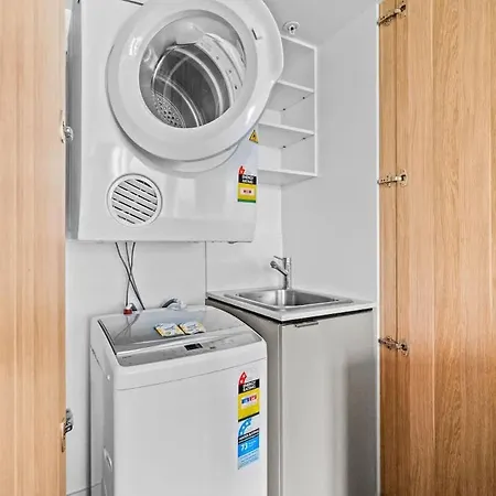Designer Woolloongabba Retreat Near The Gabba Brisbane