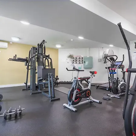 Stylish 2 Bdr Near Qut And Rbwh With Parking Brisbane