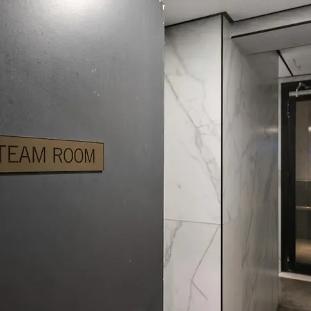 Skylight With Free Parking * Brisbane