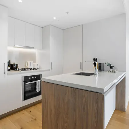 Valley Getaway - Rooftop Pool - Parking - Sleeps 6 Apartment