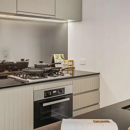 High Rise 2br In Cbd