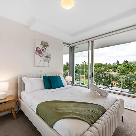 Stylish Roma Parklands Retreat - Stunning Park Views From Every Room, Heated Pool, Gym, Private Carpark, Suncorp Stadium, 10 Min Walk To Cbd * Brisbane