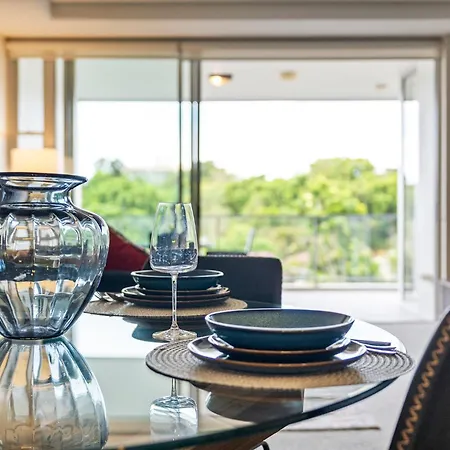 Stylish Roma Parklands Retreat - Stunning Park Views From Every Room, Heated Pool, Gym, Private Carpark, Suncorp Stadium, 10 Min Walk To Cbd Brisbane