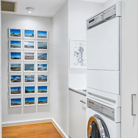 2 Bed 2 Bath Parking Apartment *
