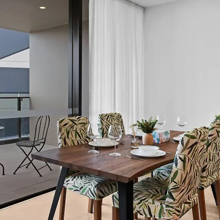 Heart Of Riverview Balcony Pool And Bbq