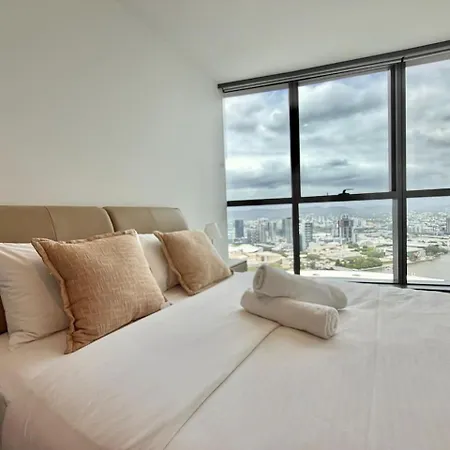 Luxury 3-bedroom With And River View Brisbane