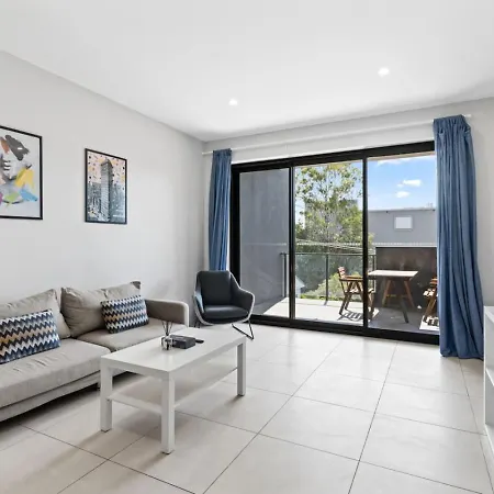 Modern 2br Easy Access To Everywhere Apartment