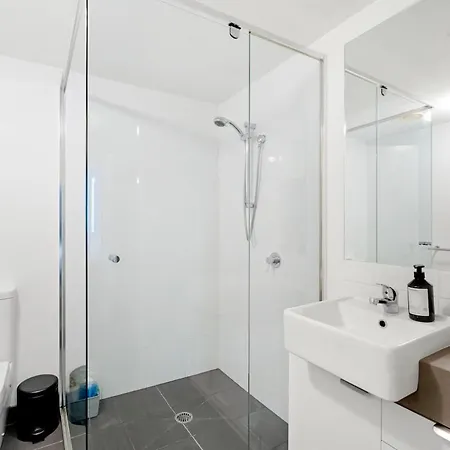 Immaculate Floor Views - 2bed-2bath-1car-pool Apartment Brisbane