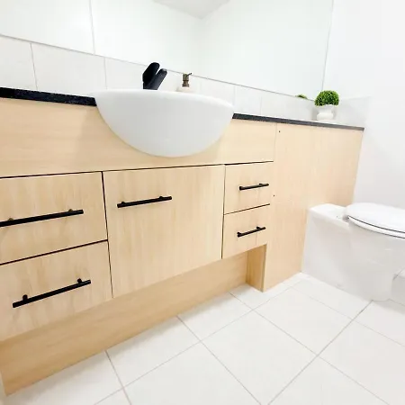 South Bank Penthouse - Streets Access - Free Parking