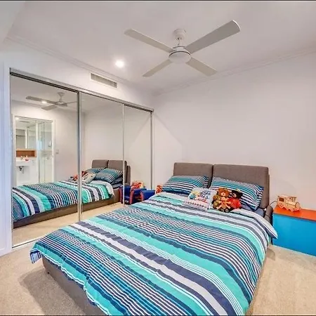Ensuite In 2bd 2br 1 Pk Newstead Apartment