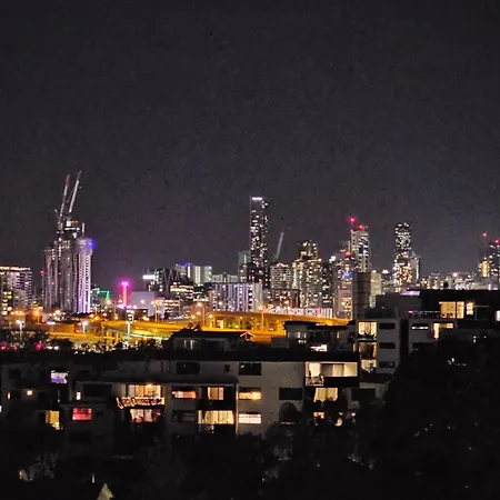 Views, Modern 2br, Balcony & Pool