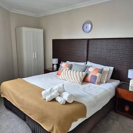 Pool & Gym & Parking * Brisbane