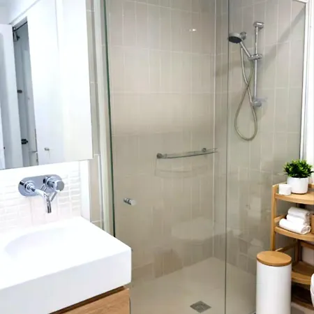 2br Privately Managed, Free Carpark, Wifi, Pool In Panorama Bowen Hills Apartment *