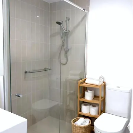 Apartment 2br Privately Managed, Free Carpark, Wifi, Pool In Panorama Bowen Hills Brisbane