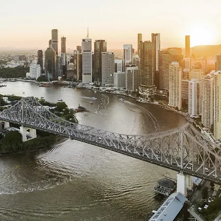 With Gym And Pool Access * Brisbane