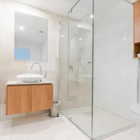Skyrise Upper Floor Infinite Pool * Brisbane