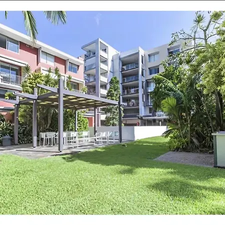 Stylish 2 Bdr Near Qut And Rbwh With Parking