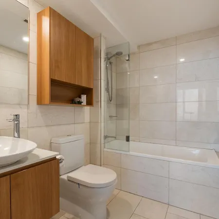 Apartment Skylight With Free Parking *