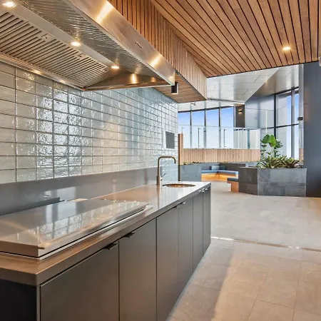 Elegant 1br Urban Retreat In Heart Of Apartment