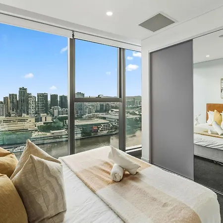 High Rise 2br In Cbd Apartment Brisbane