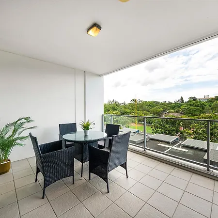 Stylish Roma Parklands Retreat - Stunning Park Views From Every Room, Heated Pool, Gym, Private Carpark, Suncorp Stadium, 10 Min Walk To Cbd Apartment Brisbane