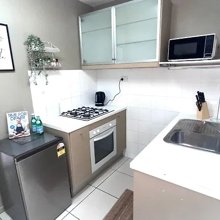 Apartment U5-traditional Qld Unit With Backyard-fresh-quiet Leafy Centre-newac Smarttv
