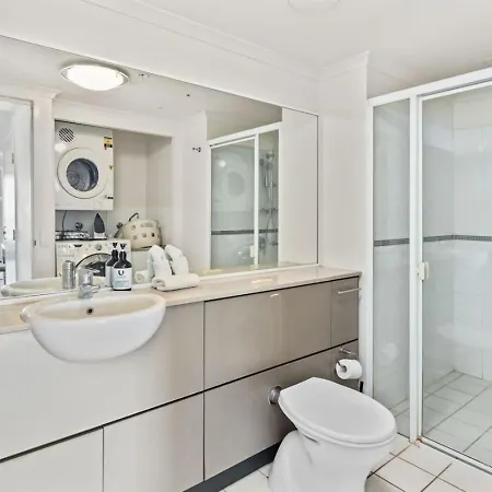 Luxury High Rise 2br In Cbd Apartment