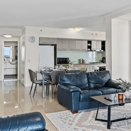 Apartment Luxury High Rise 2br In Cbd