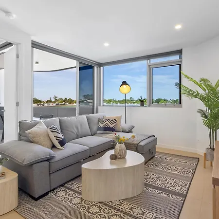 Apartment Gabba Retreat - Rooftop Pool & Stunning View Brisbane