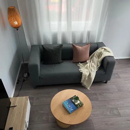 U2 Cute Fresh Unit Quiet Centre Newac Smarttv Apartment