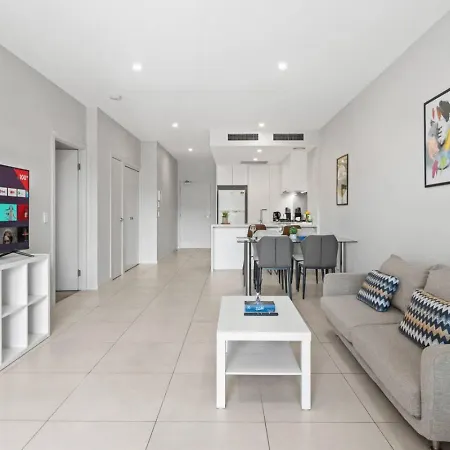 Modern 2br Easy Access To Everywhere * Brisbane