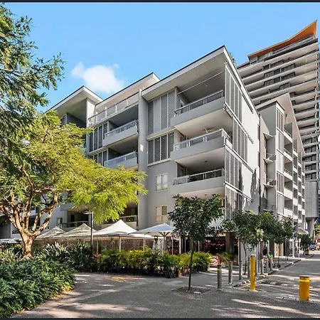 South Bank Penthouse - Streets Access - Free Parking